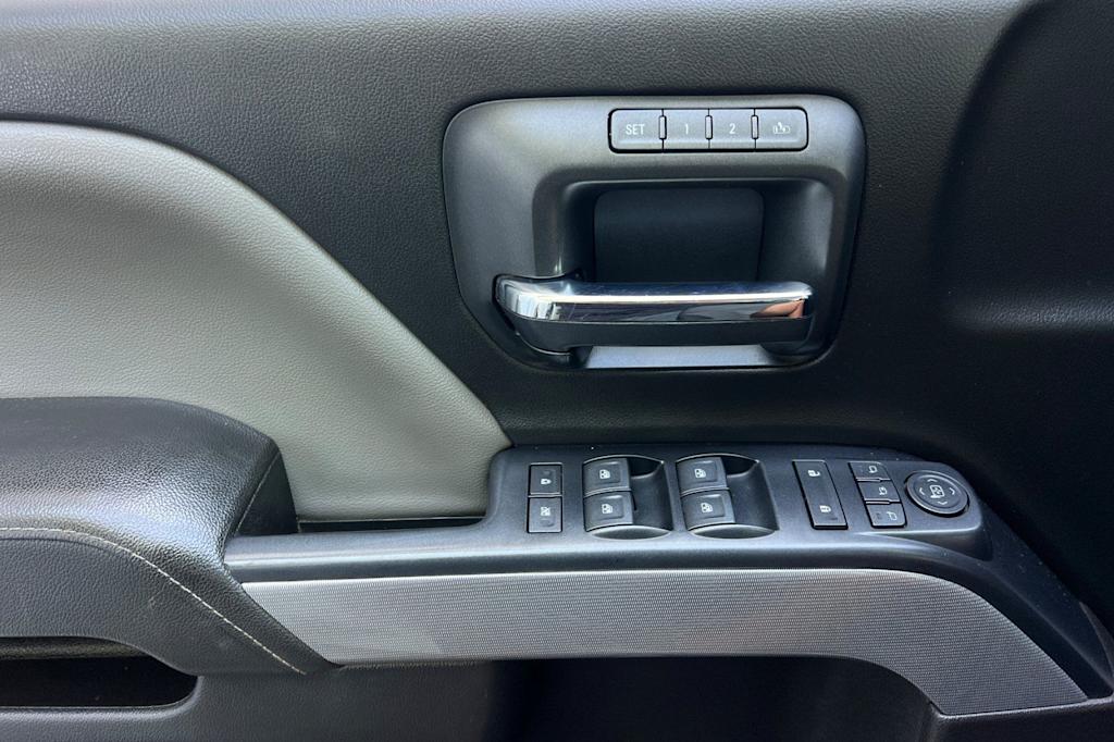 Thumbnail: 2019 Chevrolet Silverado 3500 - 21