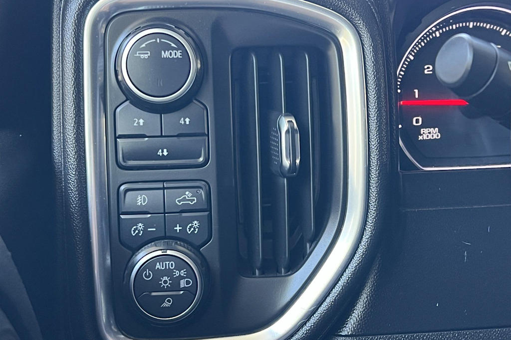 Thumbnail: 2020 Chevrolet Silverado 2500 - 33