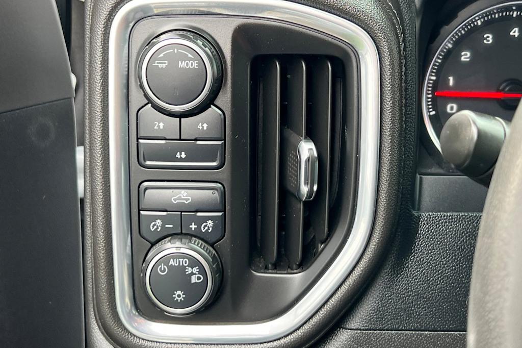 Thumbnail: 2022 Chevrolet Silverado 2500 - 32