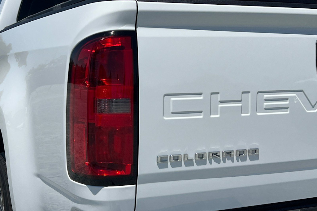 Thumbnail: 2022 Chevrolet Colorado - 22