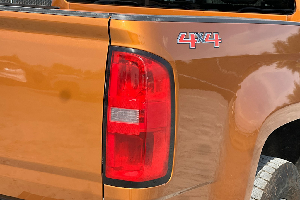 Thumbnail: 2017 Chevrolet Colorado - 32