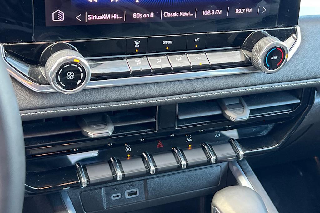 Thumbnail: 2023 Chevrolet Colorado - 28