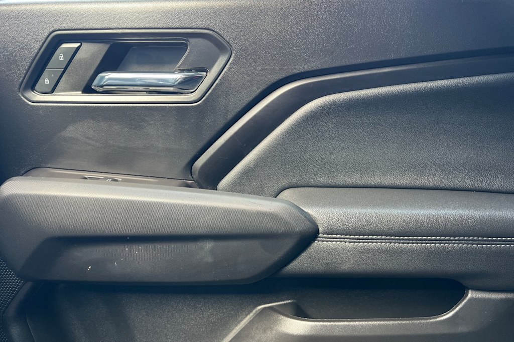 Thumbnail: 2023 Chevrolet Colorado - 25