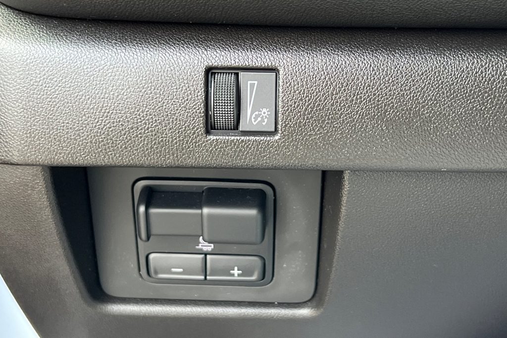 Thumbnail: 2023 Chevrolet Colorado - 34