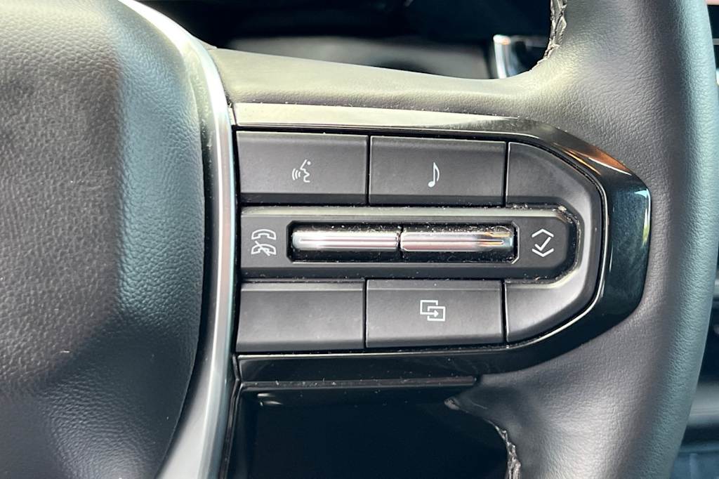 Thumbnail: 2023 Chevrolet Colorado - 31