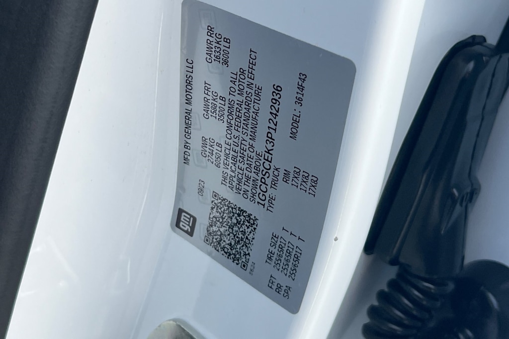 Thumbnail: 2023 Chevrolet Colorado - 18