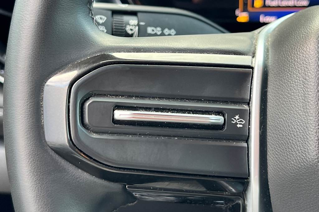 Thumbnail: 2023 Chevrolet Colorado - 32