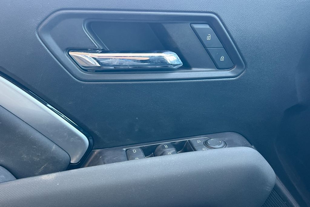 Thumbnail: 2024 Chevrolet Colorado - 23