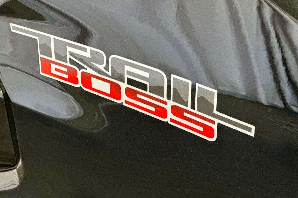 Thumbnail: 2024 Chevrolet Colorado - 7