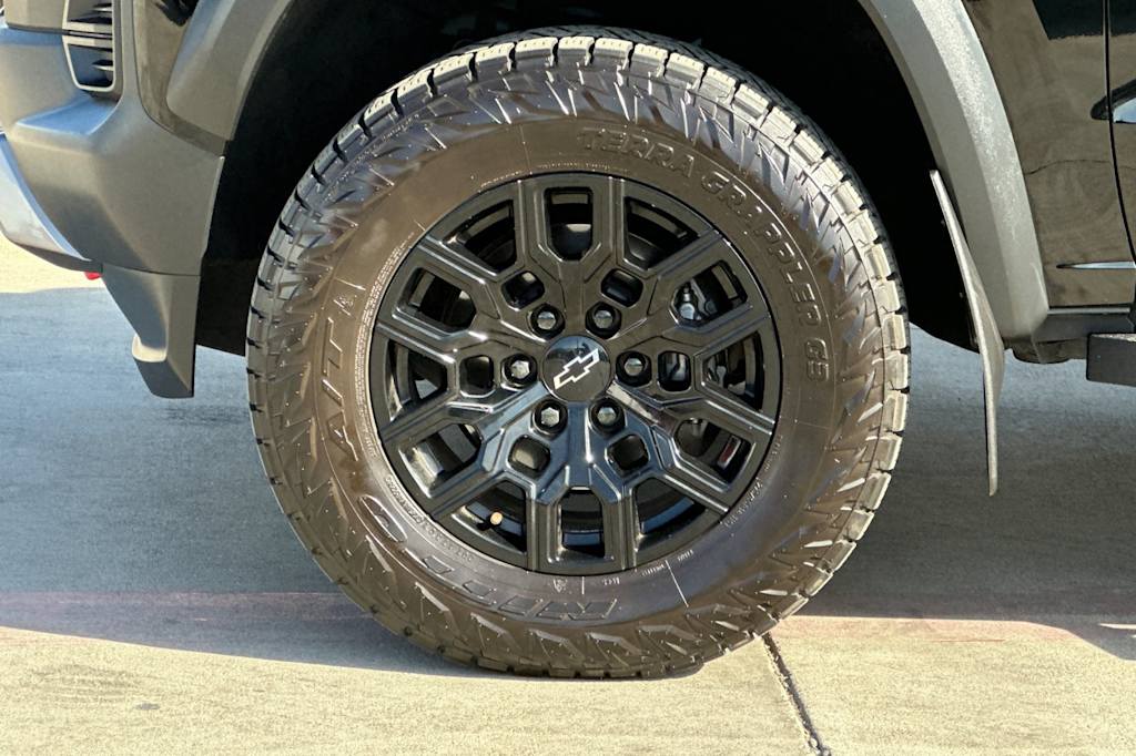 Thumbnail: 2024 Chevrolet Colorado - 8