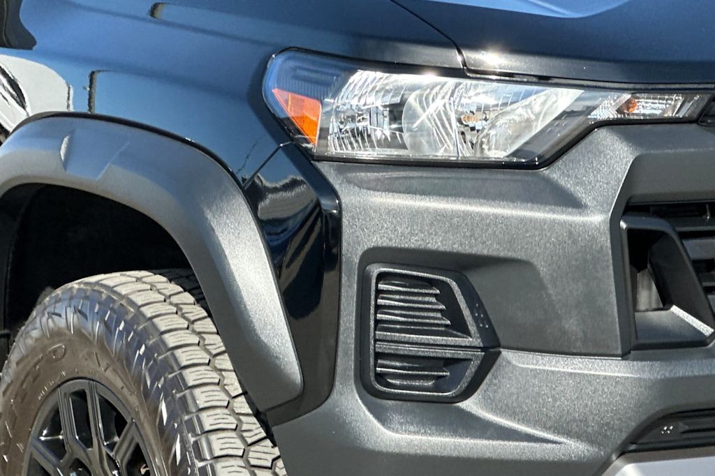 Thumbnail: 2024 Chevrolet Colorado - 34