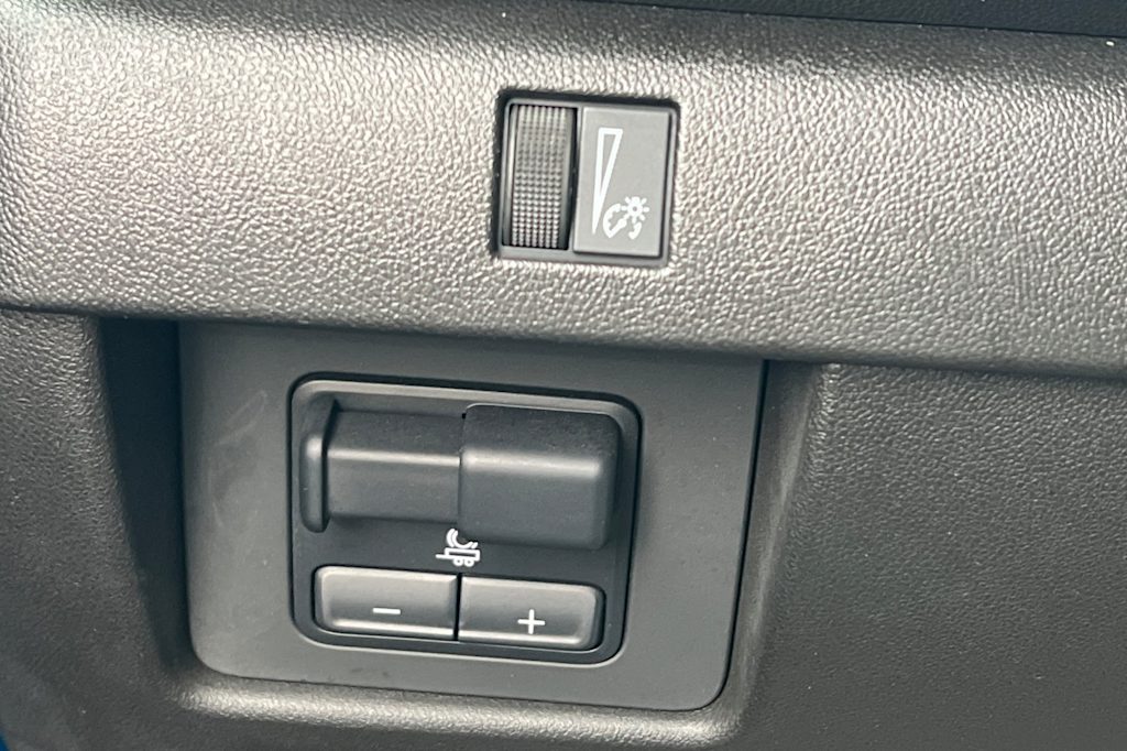 Thumbnail: 2023 Chevrolet Colorado - 33