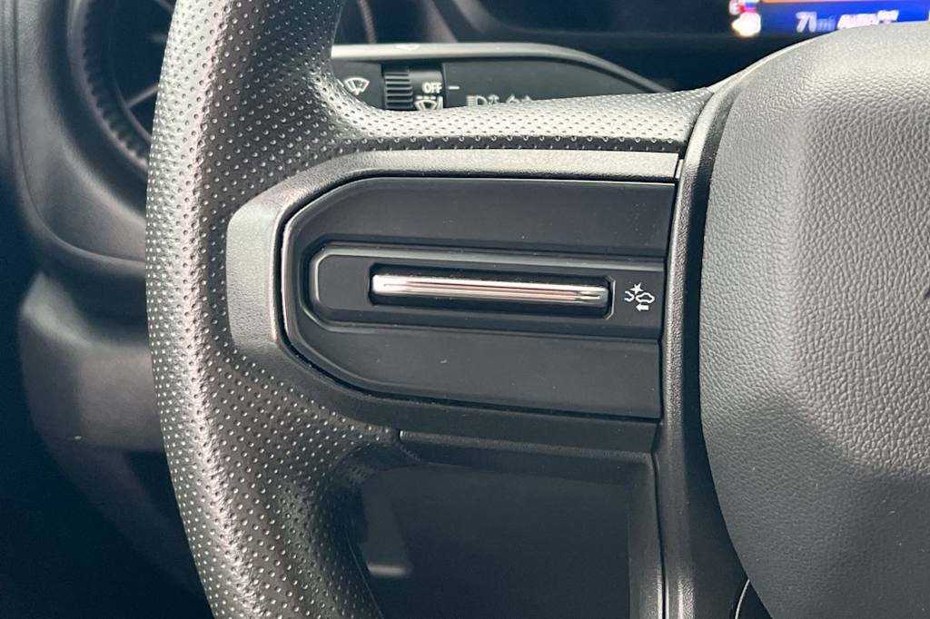 Thumbnail: 2023 Chevrolet Colorado - 31