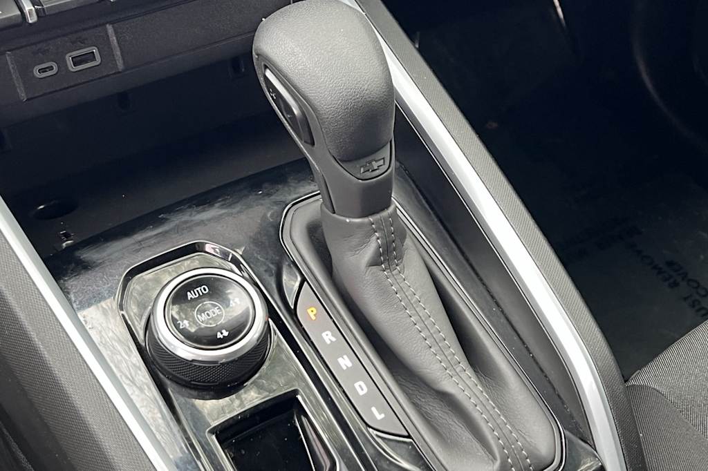 Thumbnail: 2023 Chevrolet Colorado - 14