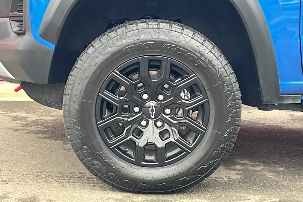 Thumbnail: 2023 Chevrolet Colorado - 8