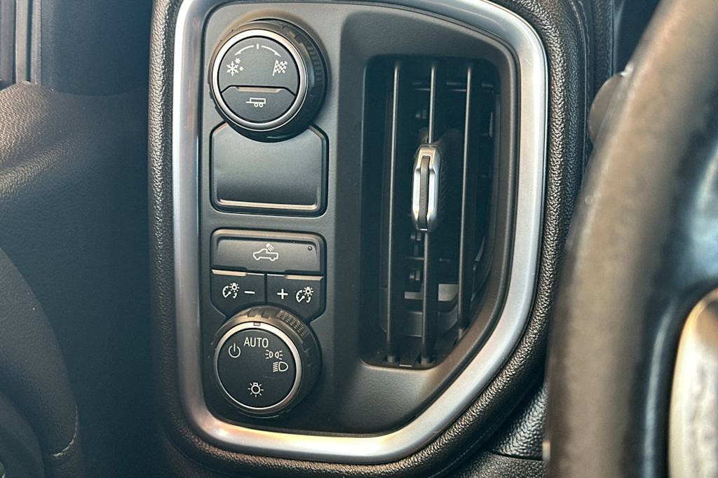 Thumbnail: 2019 Chevrolet Silverado 1500 - 33