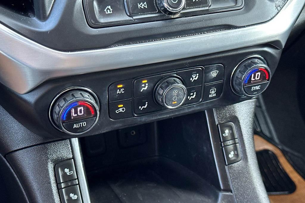 Thumbnail: 2018 GMC Acadia - 28