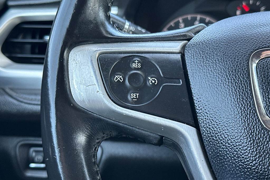 Thumbnail: 2018 GMC Acadia - 32