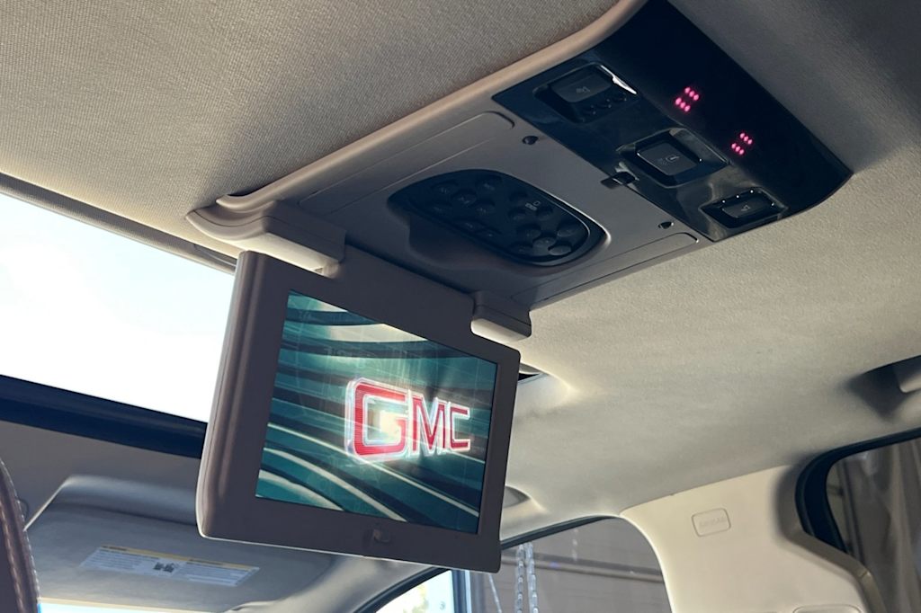 Thumbnail: 2017 GMC Yukon - 32