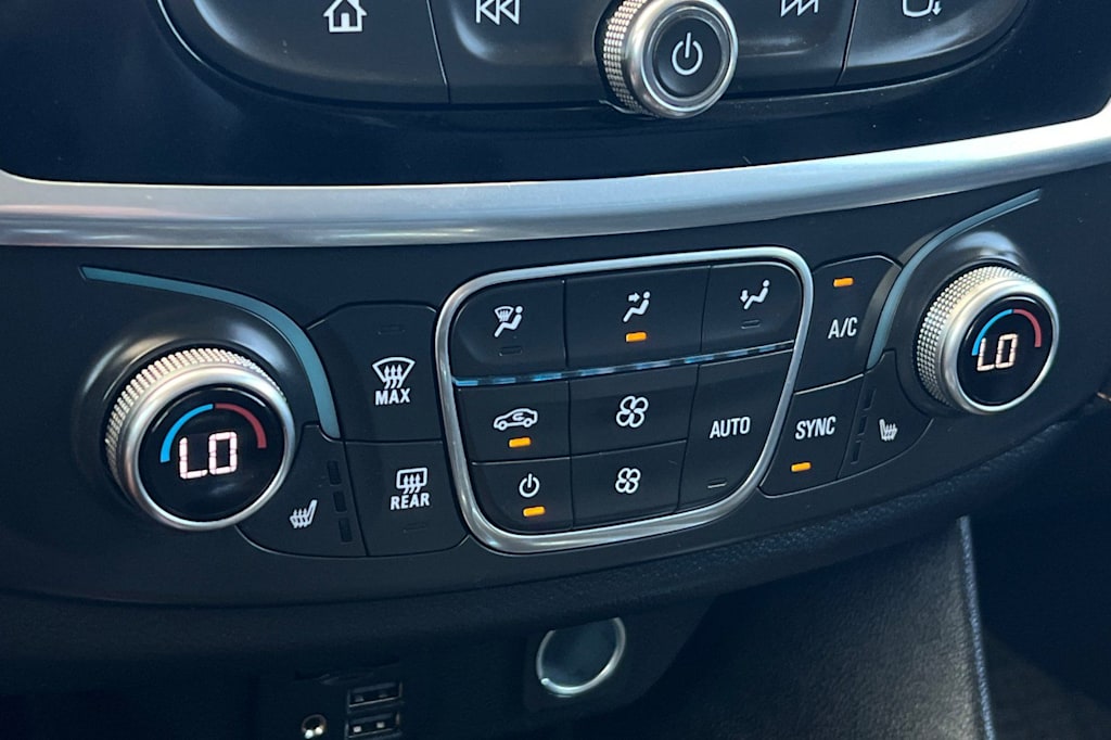 Thumbnail: 2020 Chevrolet Traverse - 30
