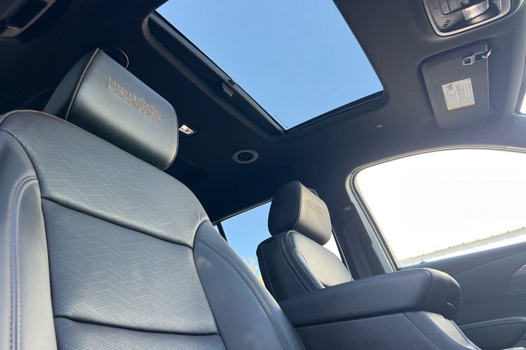 Thumbnail: 2023 Chevrolet Traverse - 26