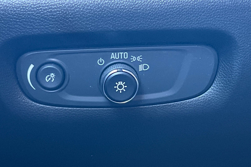 Thumbnail: 2023 Chevrolet Traverse - 34