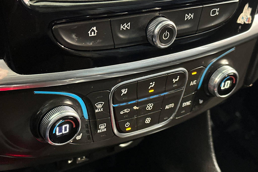 Thumbnail: 2021 Chevrolet Traverse - 27