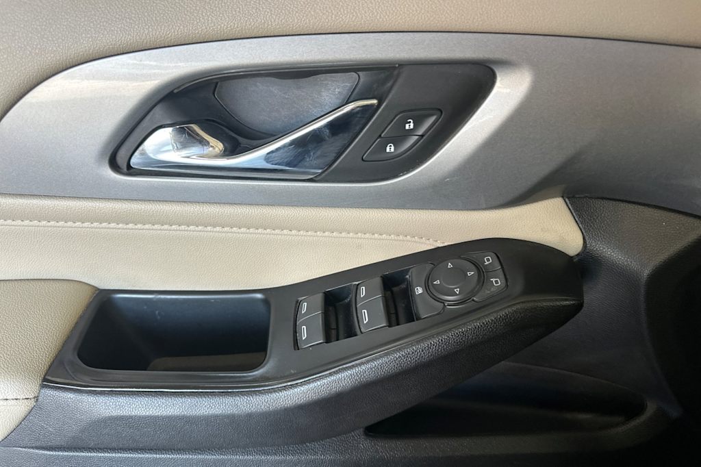 Thumbnail: 2023 Chevrolet Traverse - 24