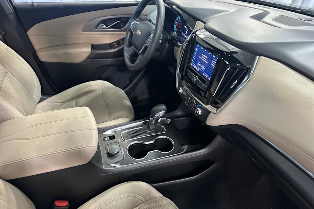 Thumbnail: 2023 Chevrolet Traverse - 14