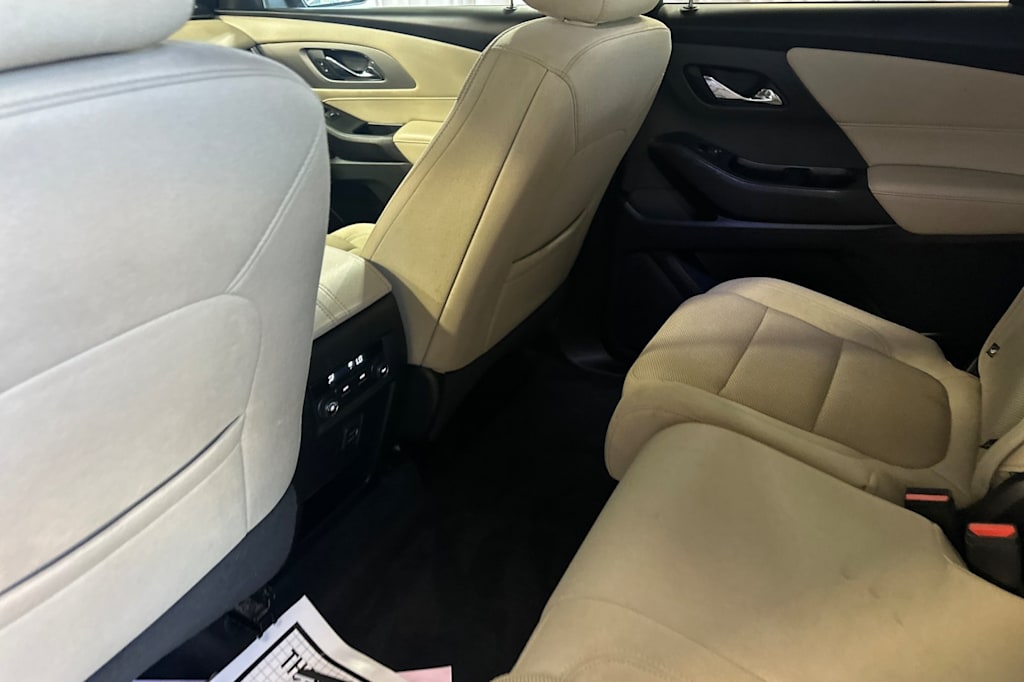 Thumbnail: 2023 Chevrolet Traverse - 10