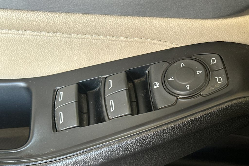 Thumbnail: 2023 Chevrolet Traverse - 25