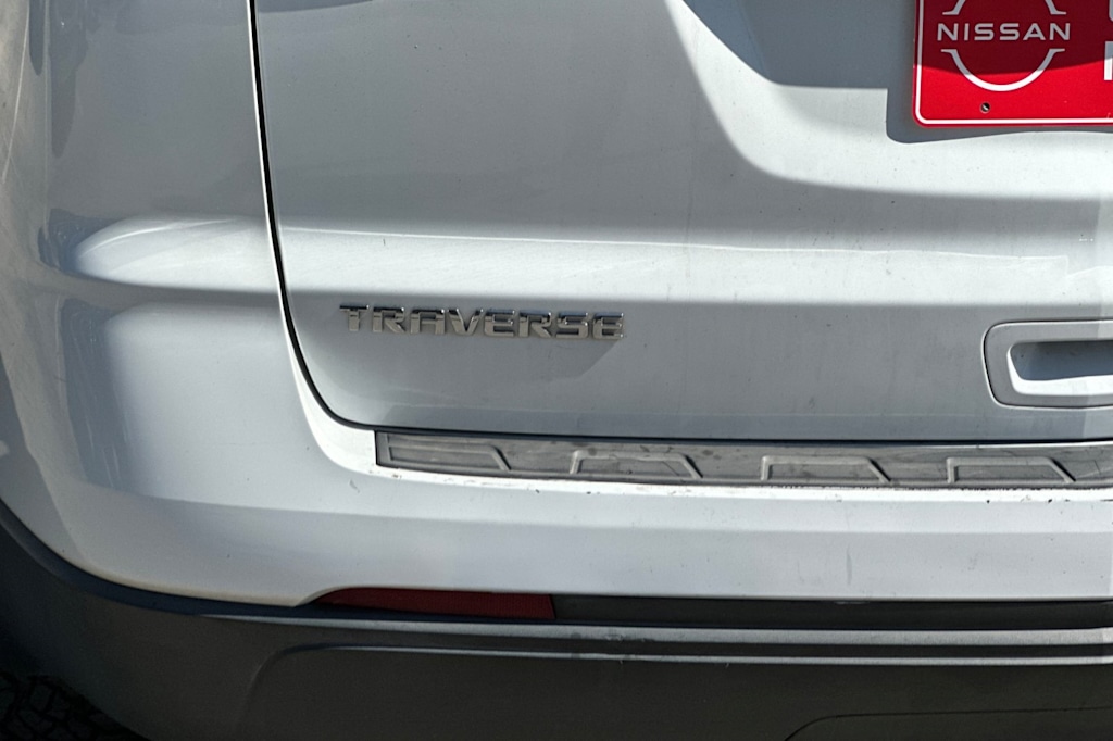 Thumbnail: 2017 Chevrolet Traverse - 21