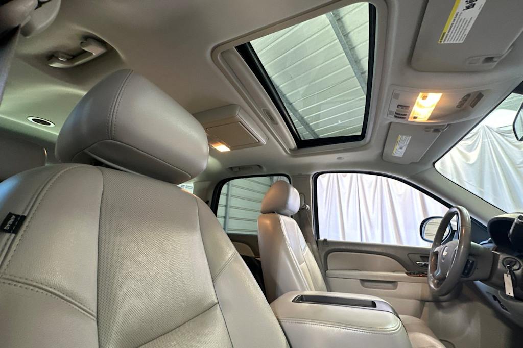 Thumbnail: 2012 Chevrolet Tahoe - 21