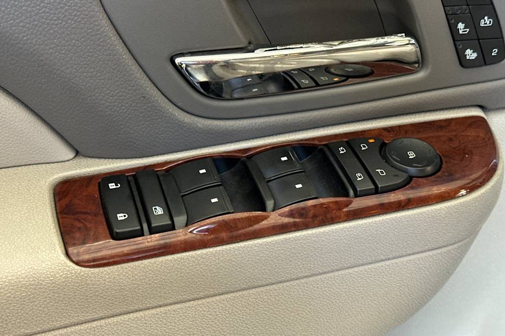 Thumbnail: 2012 Chevrolet Tahoe - 26