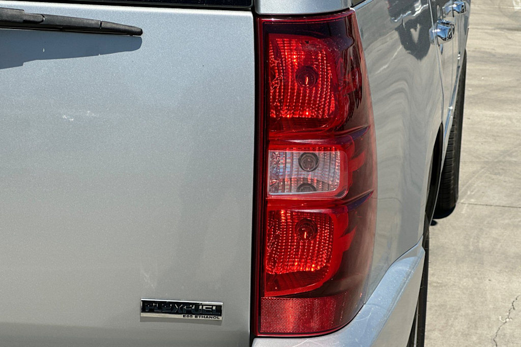 Thumbnail: 2012 Chevrolet Tahoe - 32