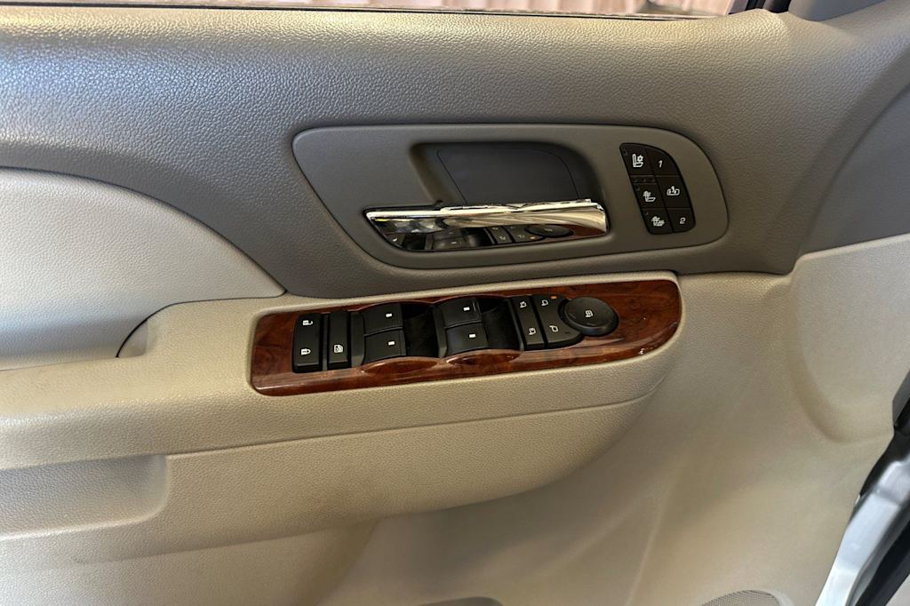 Thumbnail: 2012 Chevrolet Tahoe - 19