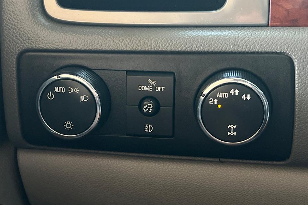 Thumbnail: 2012 Chevrolet Tahoe - 33
