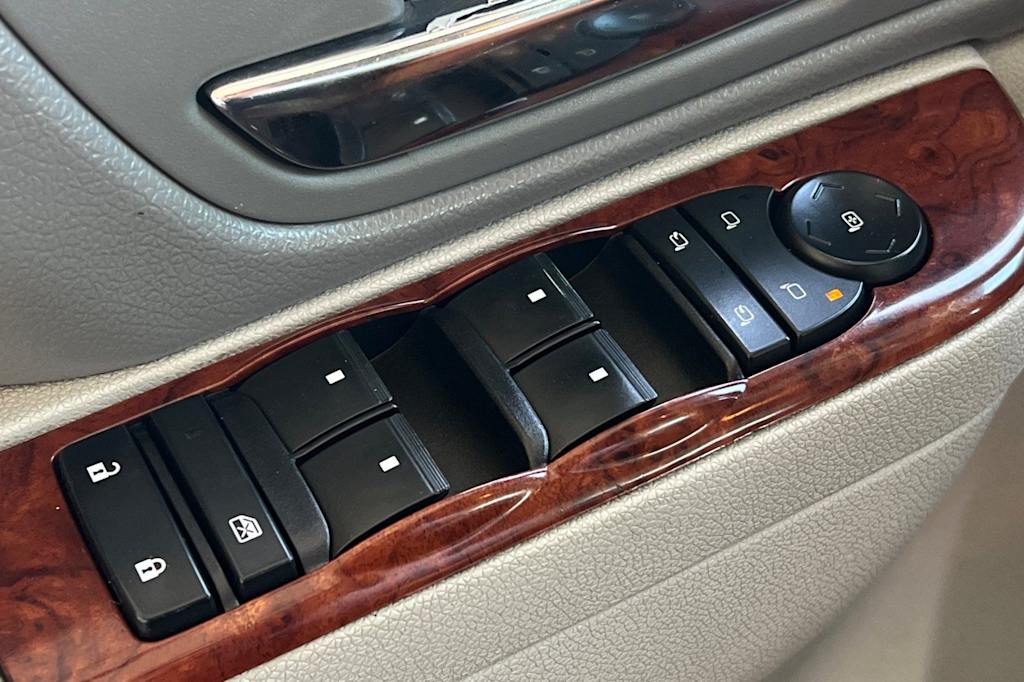 Thumbnail: 2012 Chevrolet Tahoe - 23