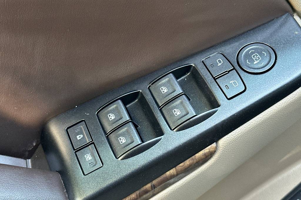 Thumbnail: 2015 Chevrolet Suburban - 25