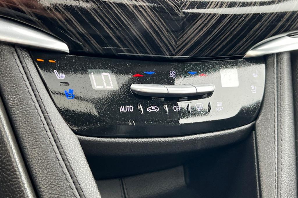 Thumbnail: 2025 Cadillac XT6 - 30