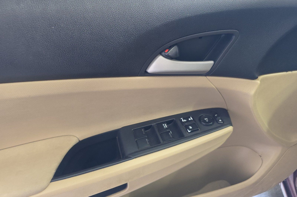 Thumbnail: 2012 Honda Accord - 21