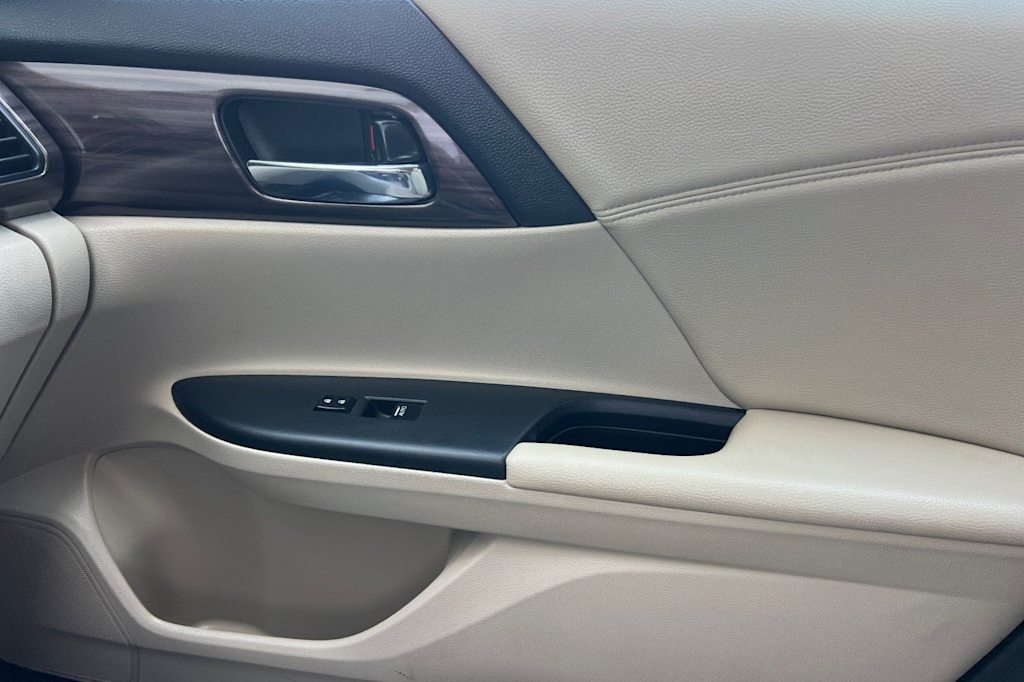 Thumbnail: 2016 Honda Accord - 25