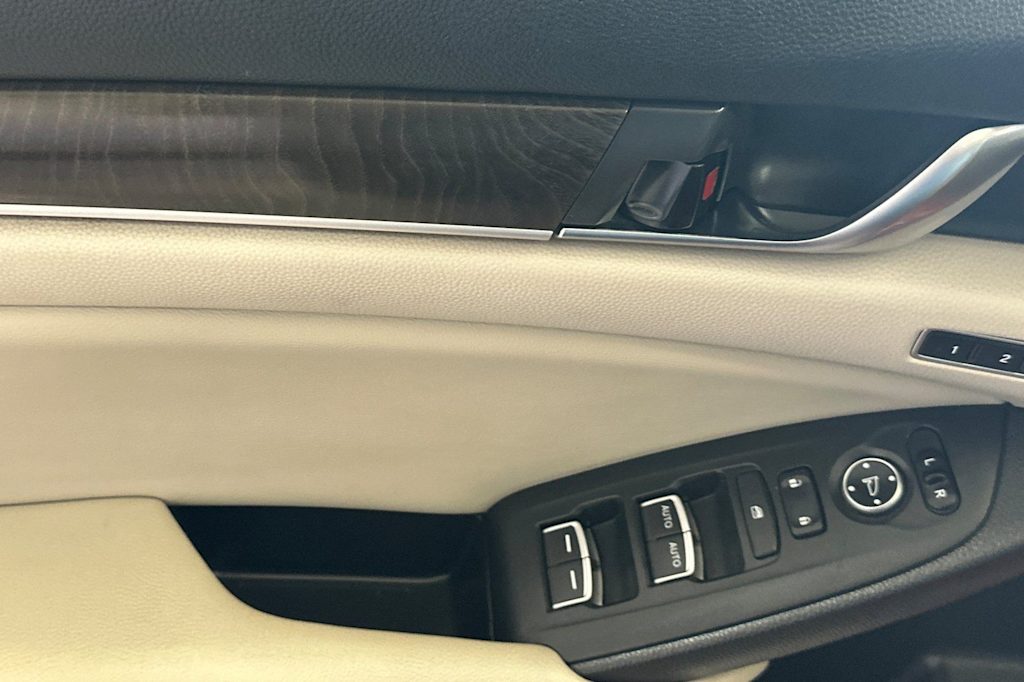 Thumbnail: 2018 Honda Accord - 21