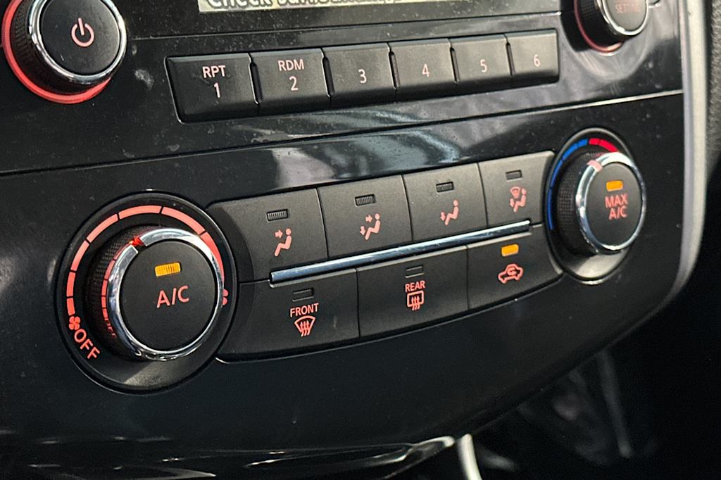 Thumbnail: 2015 Nissan Altima - 25