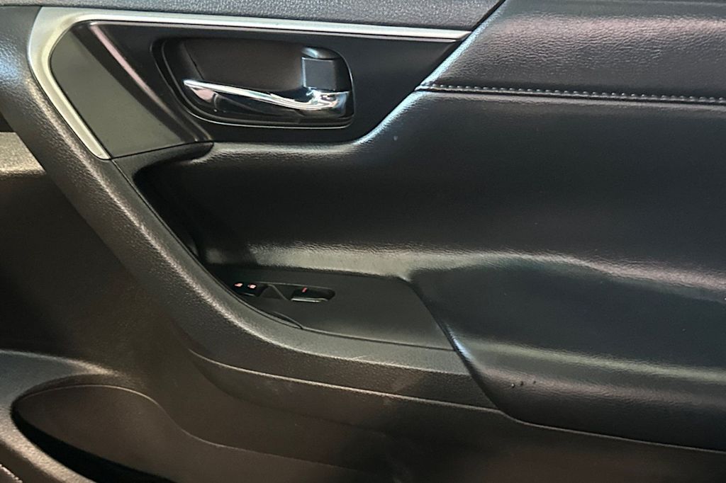 Thumbnail: 2015 Nissan Altima - 23