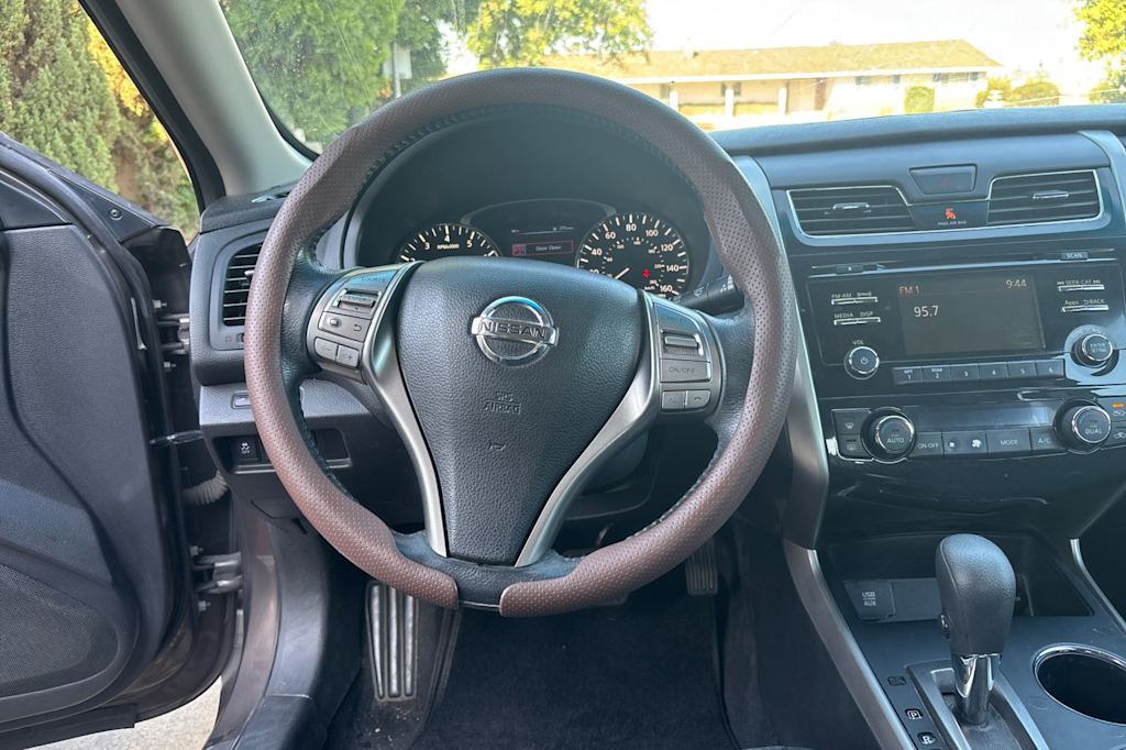 Thumbnail: 2015 Nissan Altima - 9