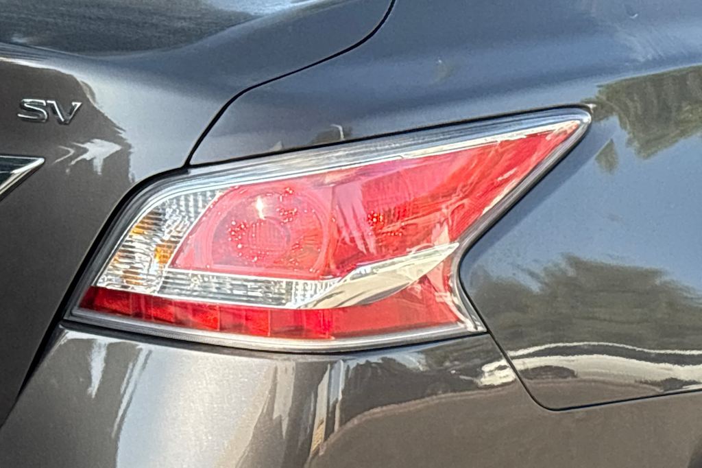 Thumbnail: 2015 Nissan Altima - 21