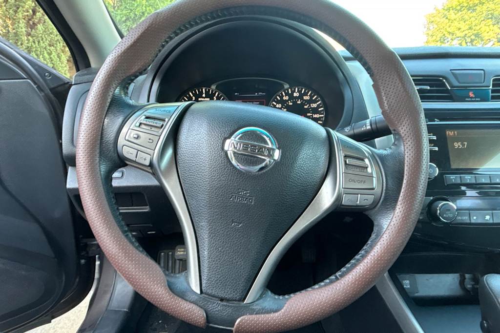 Thumbnail: 2015 Nissan Altima - 13