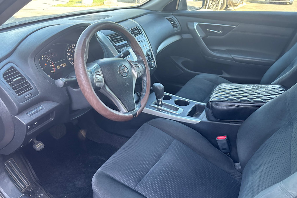 Thumbnail: 2015 Nissan Altima - 10