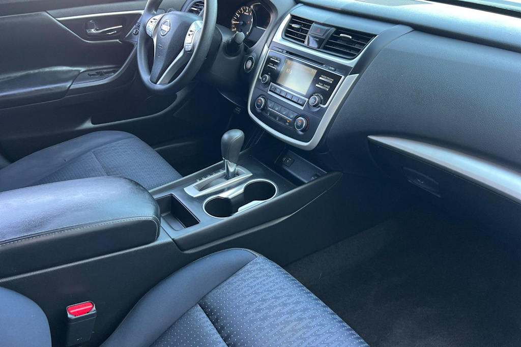 Thumbnail: 2016 Nissan Altima - 13